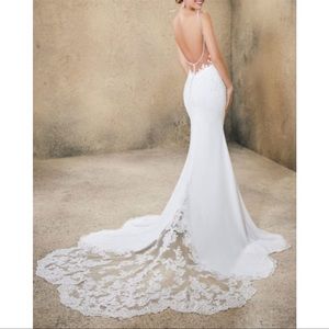 Beautiful wedding dress. BRAND NEW W/TAGS.